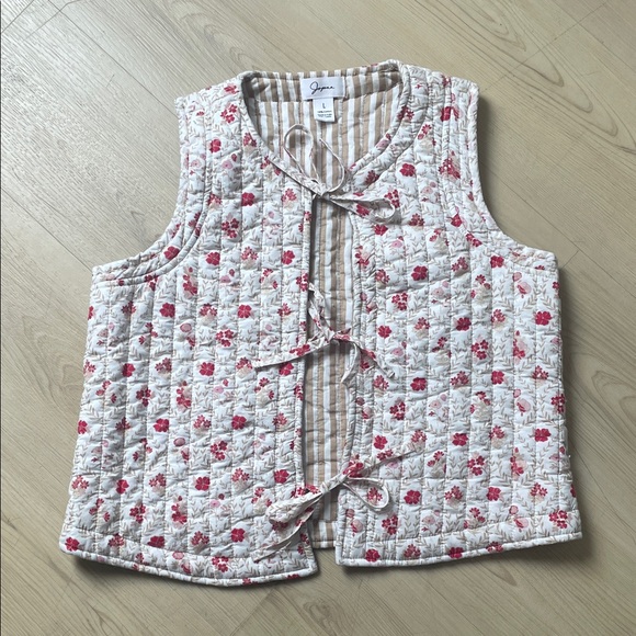 Japna Tops - Floral Quilted Vest 100%cotton- Red and White